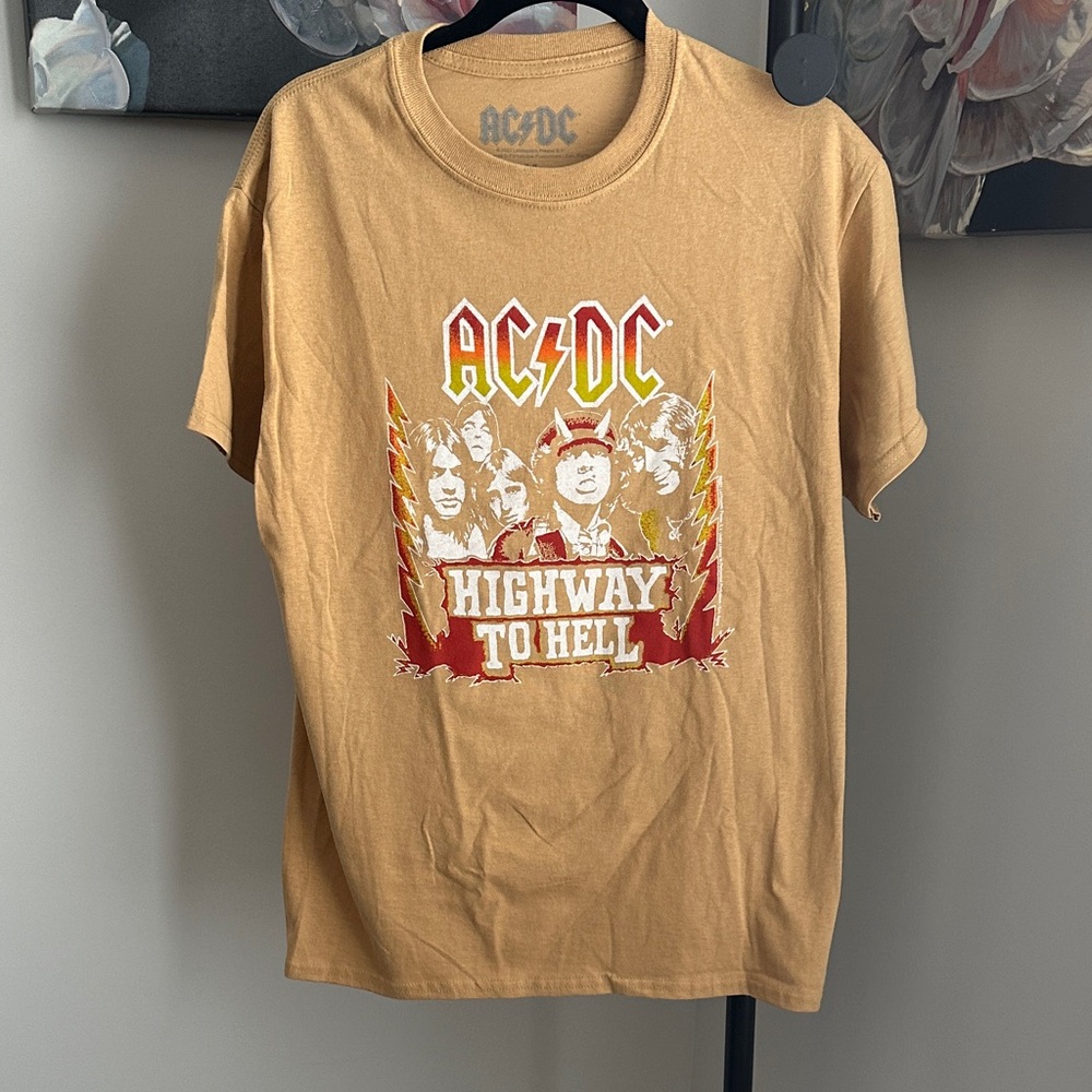 AC/DC Tan 'Highway to Hell' Short Sleeve Tee (Size: M)
